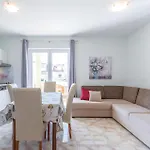 In With Kitchen דירה
