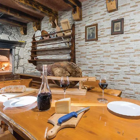 In With Kitchen Povljana