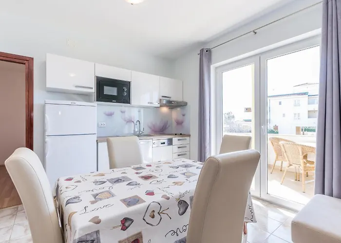 In With Kitchen Apartament Povljana